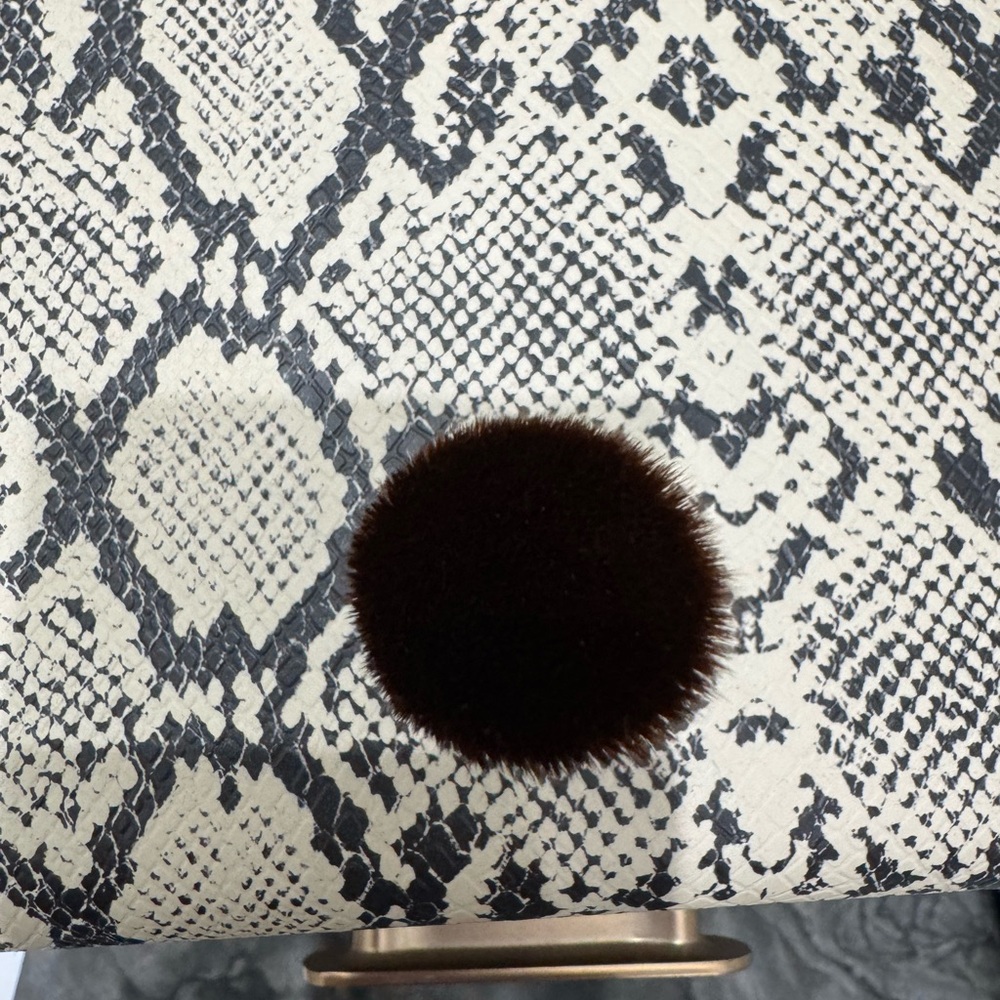 CHANEL Black  Brush with Brown Bristles BRAND NEW NEVER USED. - Picture 8 of 9